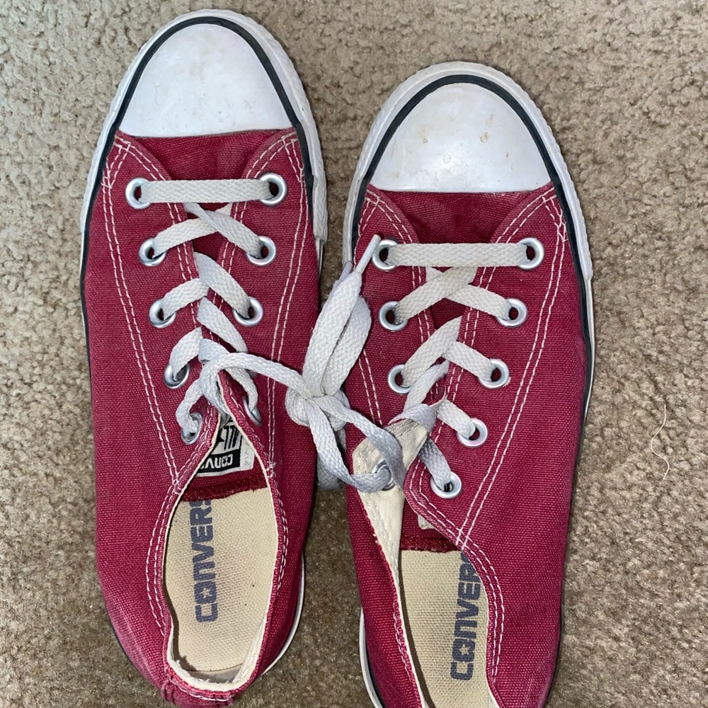 Maroon / dark red converse sneakers